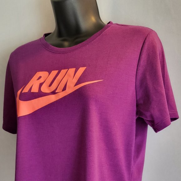NIKE, The Nike Tee, Athletic Cut, Dri-fit Women Size Medium, Like New, EUC - Picture 4 of 7